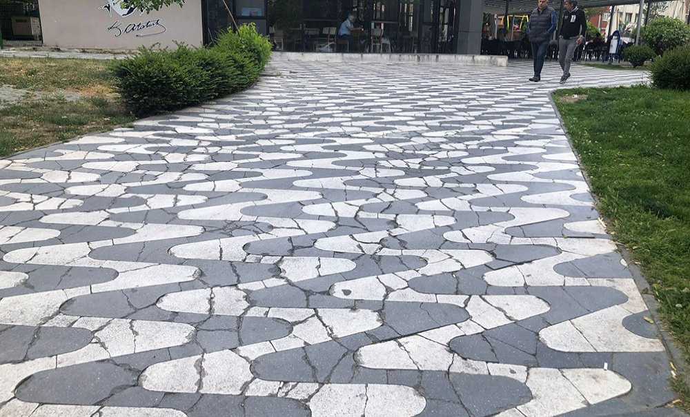 Kırık Taşlar Neden Değiştirilmiyor?