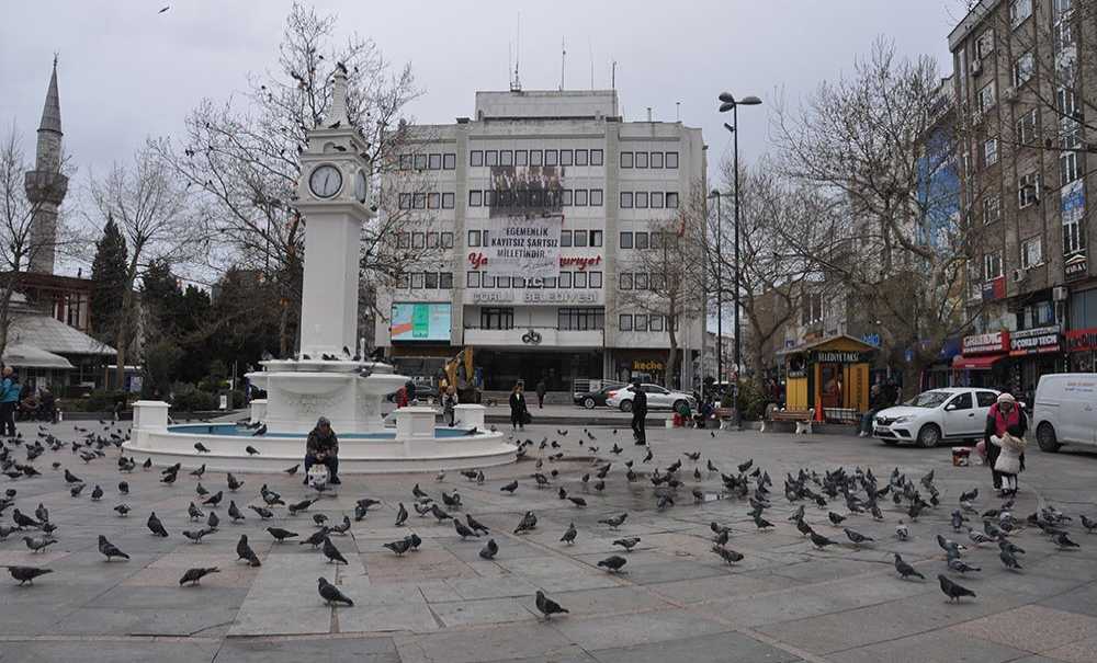 Kırık Taşlar Yenileriyle Değiştiriliyor