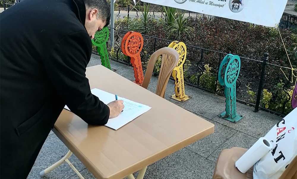 Lgbt Derneklerinin Kapatılması İçin İmza Masası Açıldı