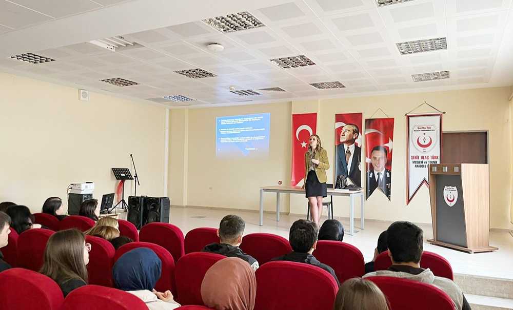 Lisede İnsan Halkları Semineri Düzenlendi