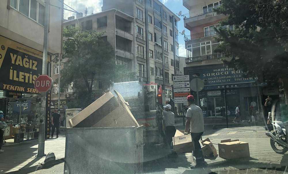 Mandıracı Caddesi'nde Trafik Çilesi Devam Ediyor