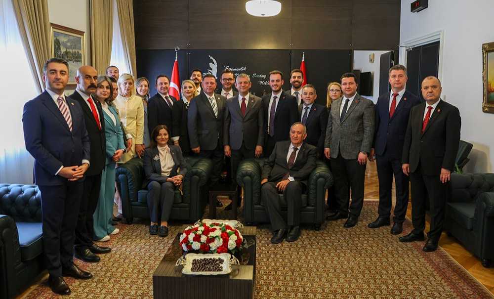 Mert Yılmaz Ankara'da Özel'i Ziyaret Etti