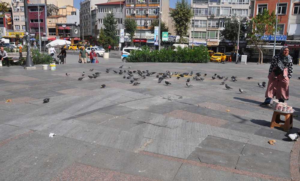 Meydanın Kırık Dökük Görüntüsü Tepki Çekiyor