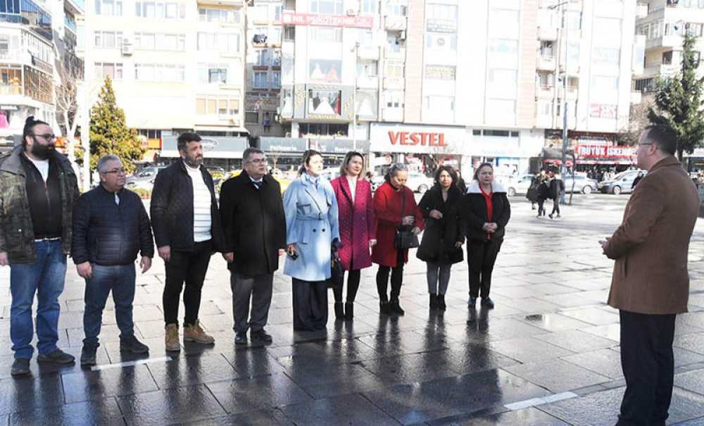 Mi̇mder'den Atatürk Anıtı'na Çelenk