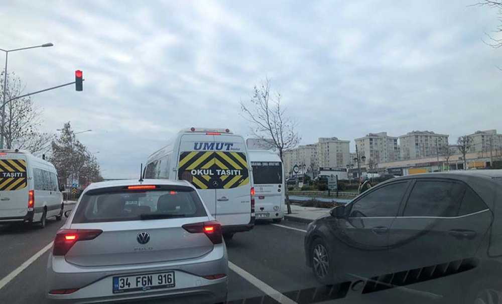 Minibüsler İçin Bekleme Cebi Yapılsın