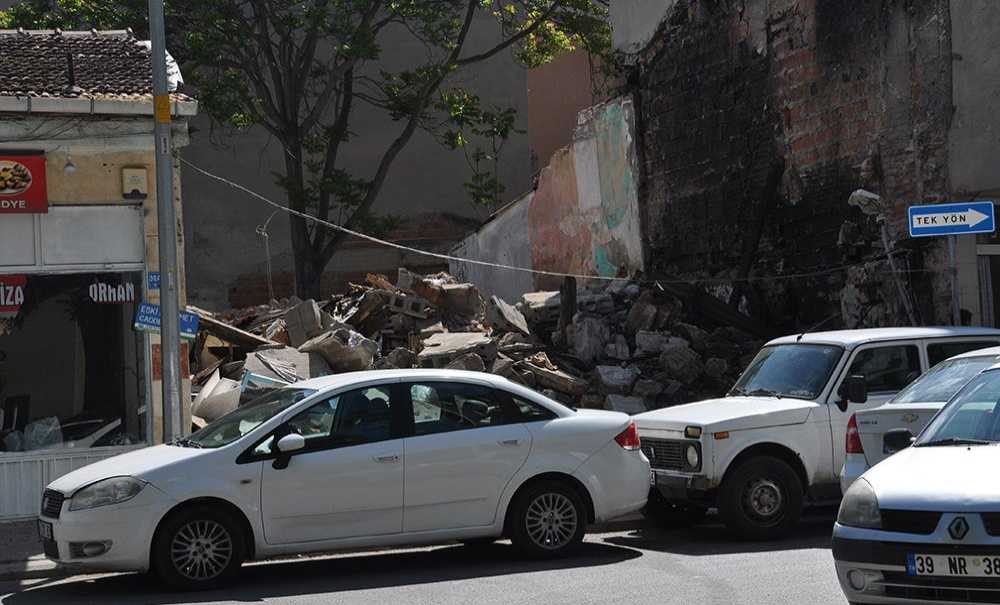 Molozlar Hala Kaldırılmadı