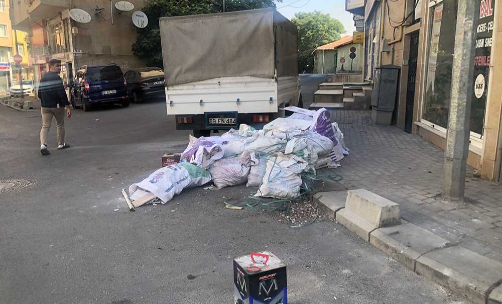 Molozların Kaldırımların Üstünde Ne İşi Var?