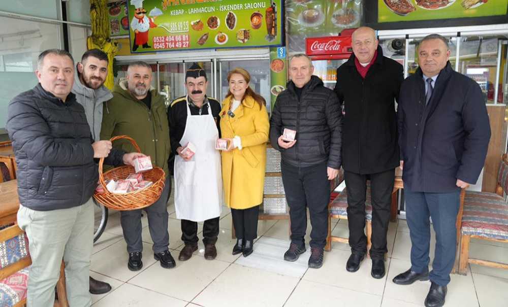 Müge Başkan, Esnaf Ve Vatandaşların Kandilini Kutladı