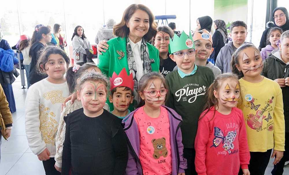 Müge Başkan'dan Çocuklara Karne Hediyesi