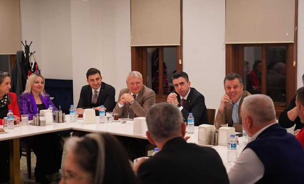 Muhtarlar Derneği Toplantı Düzenledi