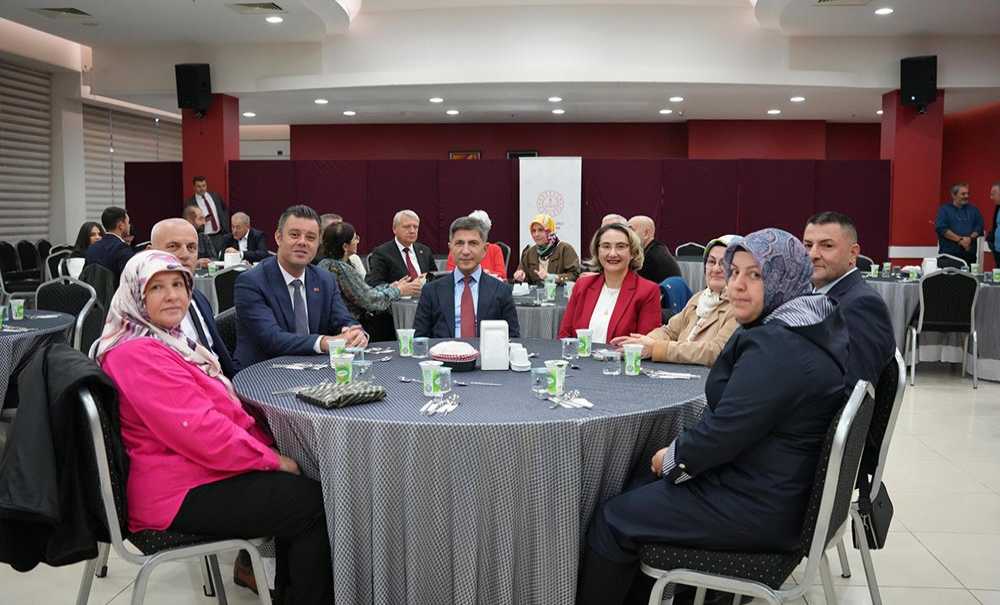 Muhtarlar Yeni Yıl Yemeği Düzenledi