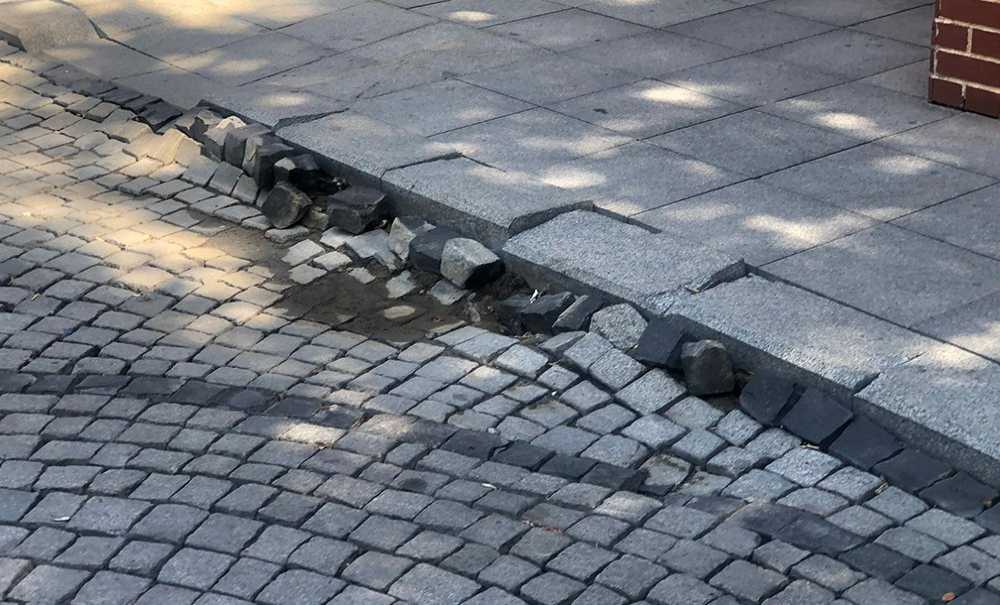 Müzenin Etrafı Bakımsız Ve Pis