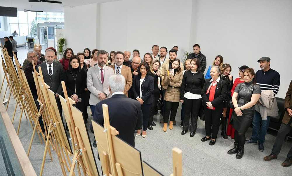 “O Günün Gazeteleri” Sergisi Duygusal Anlar Yaşattı