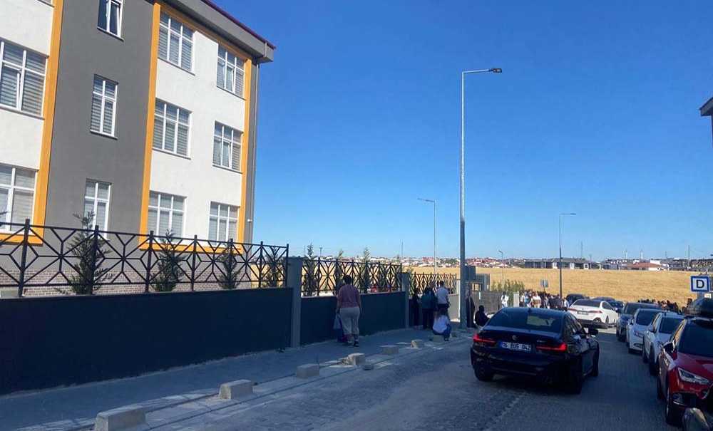 Öğrenciler İçerde, Veliler Dışarda Heyecan Yaşadı