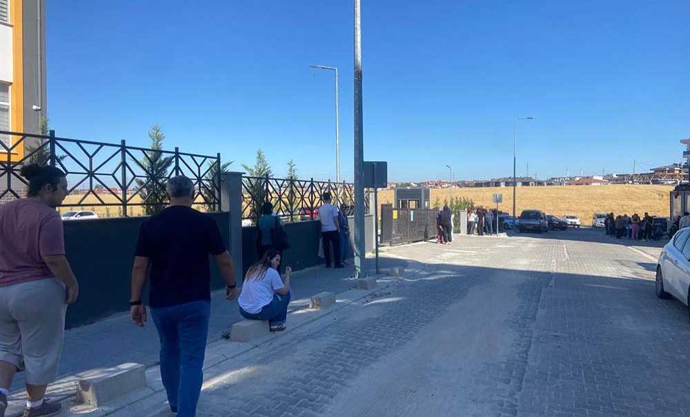 Öğrenciler İçerde, Veliler Dışarda Heyecan Yaşadı