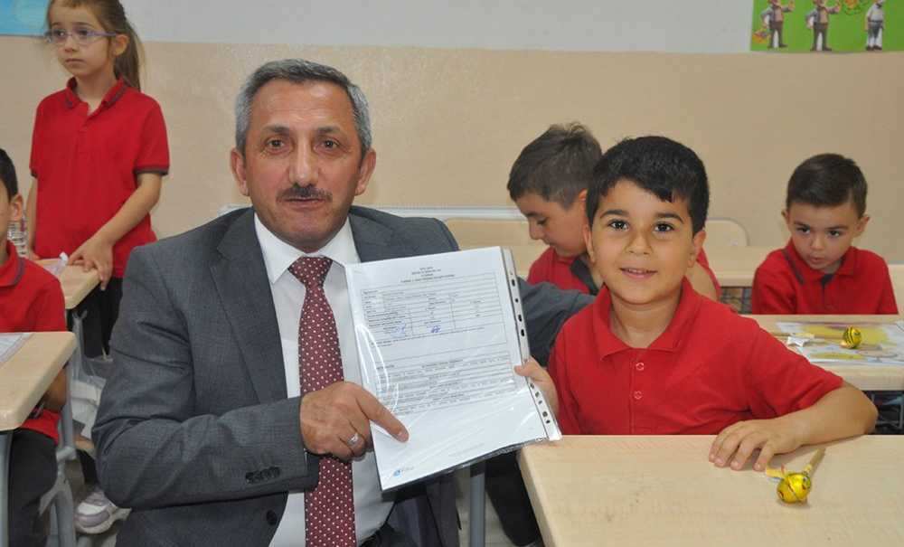 Öğrenci̇ler Karne Heyecani Yaşadi