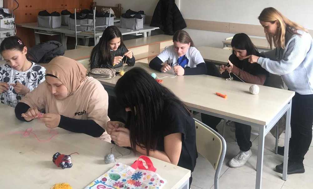 Öğrencilere El Sanatları Konusunda Kurs Verildi