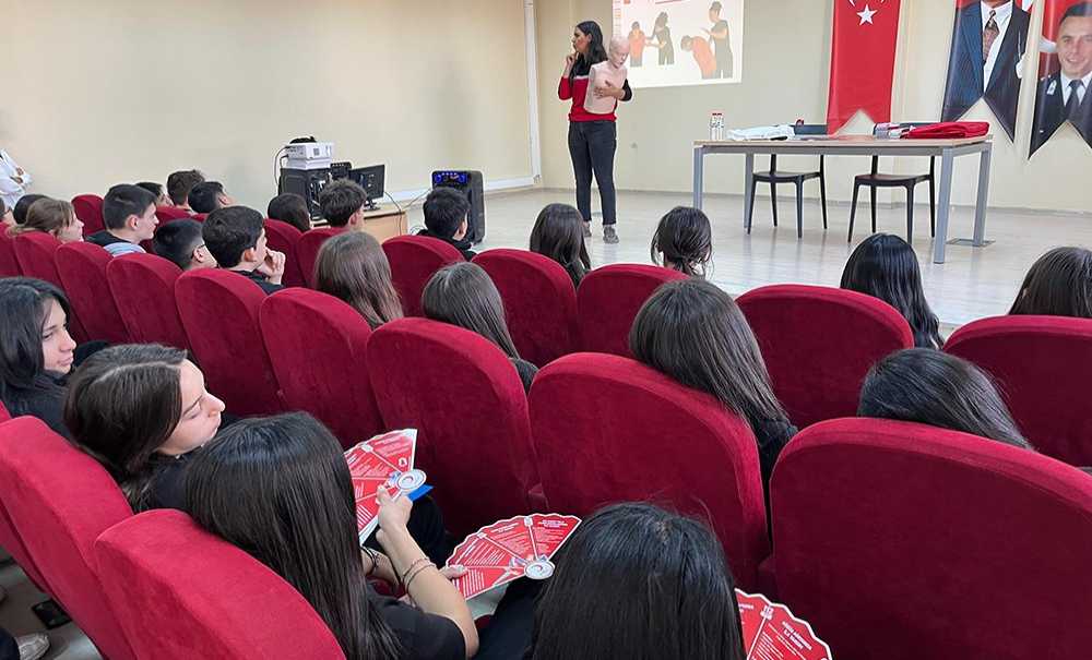 Öğrencilere İlk Yardım Eğitimi Verildi