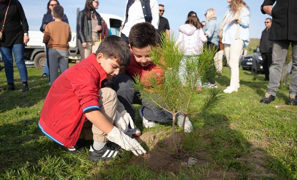 Öğretmenler Ormanı'nda Fidanlar Toprakla Buluştu