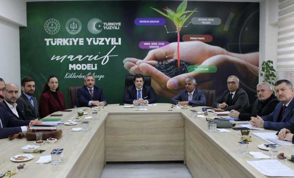 Okul Müdürleri Toplantıda Bir Araya Geldi