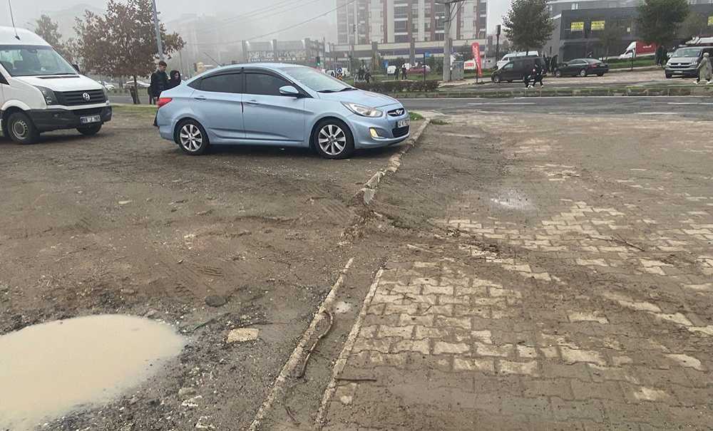 Okul Önünde Yol Yok