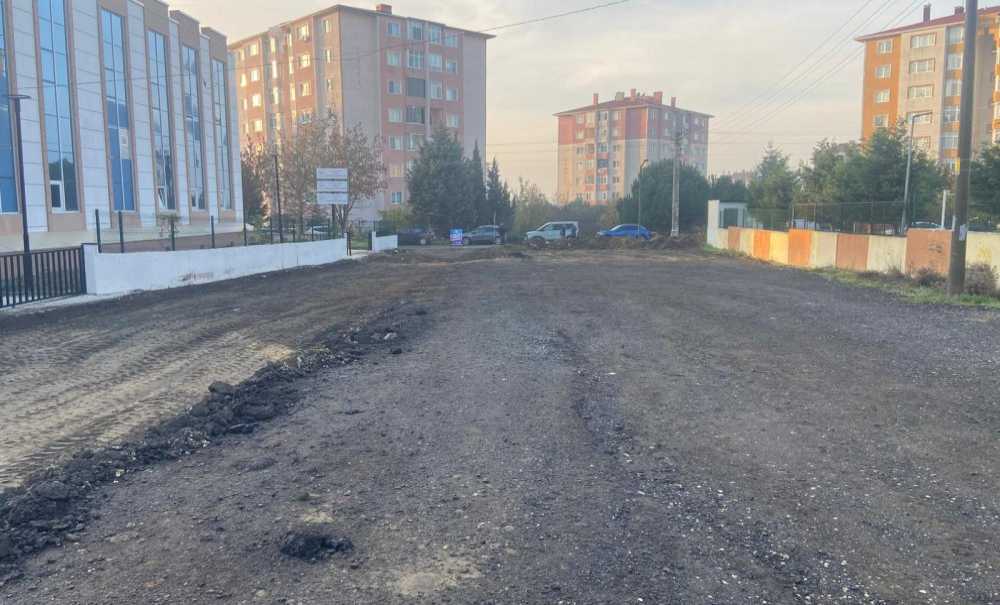 Okul Önündeki Yolda Düzenleme Yapılıyor