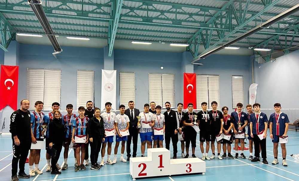 Okul Sporları Badminton İl Birinciliği Çorlu'da Tamamlandı