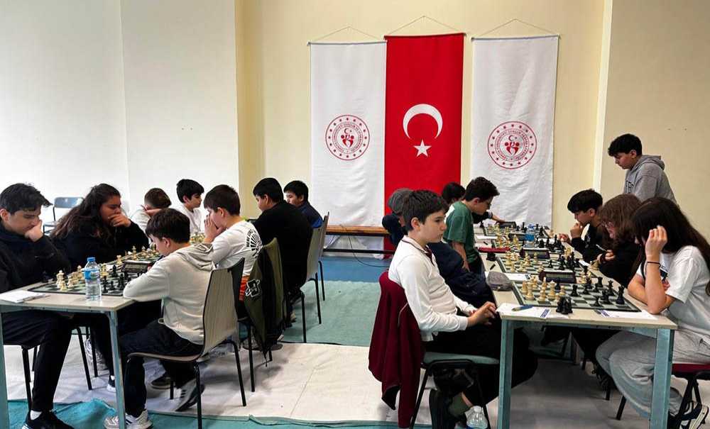 Okul Takımlarında Dereceye Girenler Ödüllerini Aldı