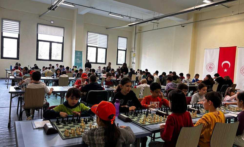 Okul Takımlarında Dereceye Girenler Ödüllerini Aldı