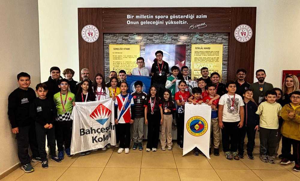 Okul Takımlarında Dereceye Girenler Ödüllerini Aldı