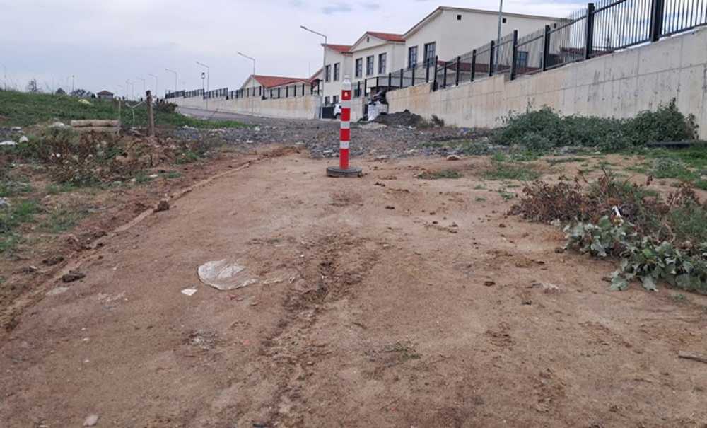 Okul Yolundaki̇ Sorunu Büyükşehi̇r Görmüyor!