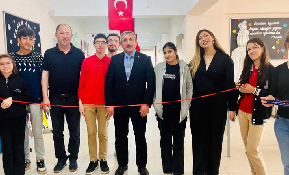 Okulda Yilsonu Sergi̇si̇ Düzenlendi̇