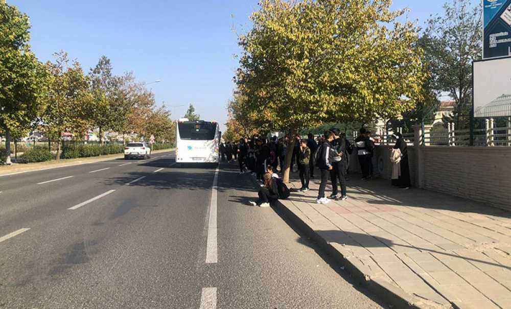 Okullar Bölgesinde Otobüse Binmek Mucize