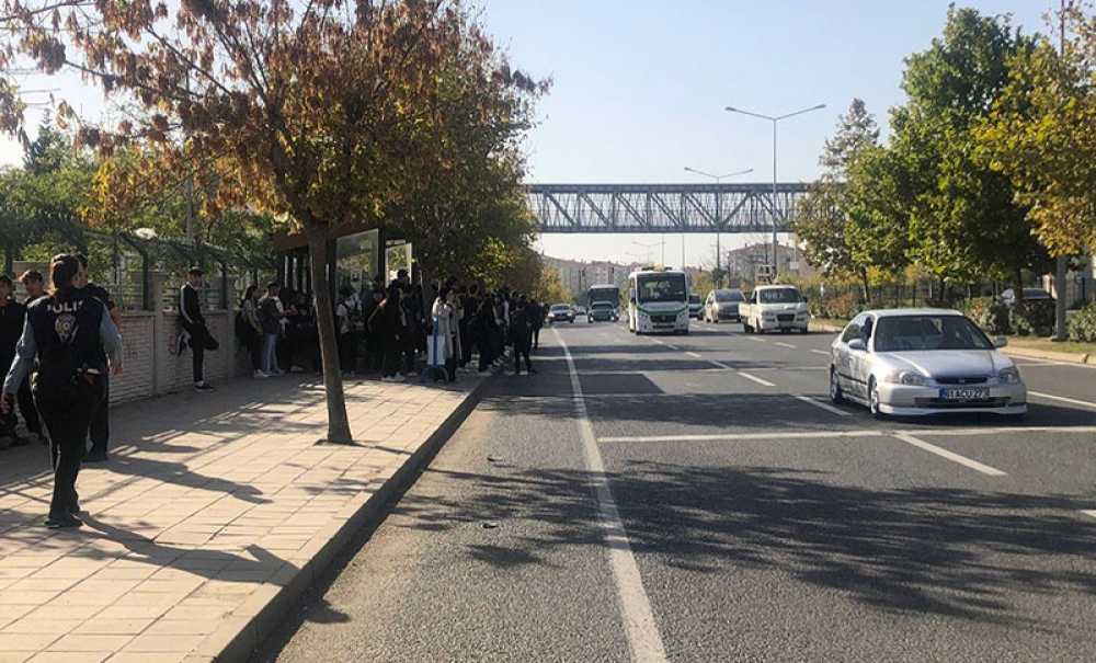 Okullar Bölgesinde Otobüse Binmek Mucize