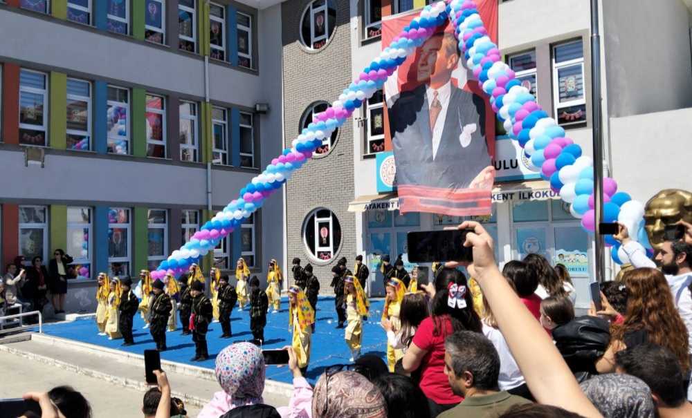 Okullarda 23 Nisan Kutlandı