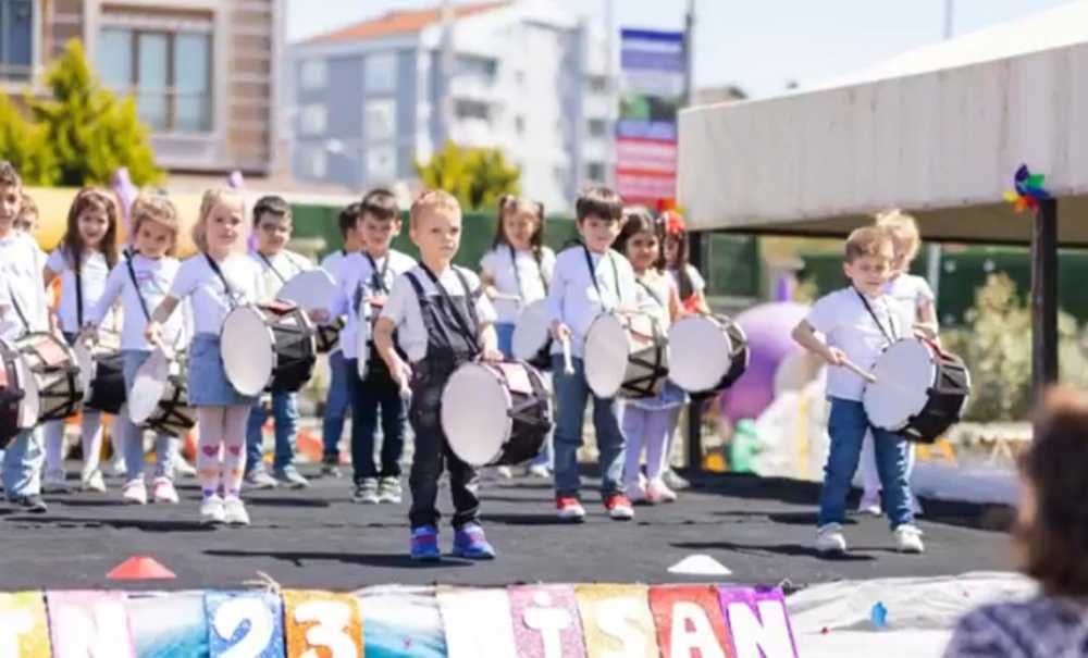 Okullarda 23 Nisan Kutlandı