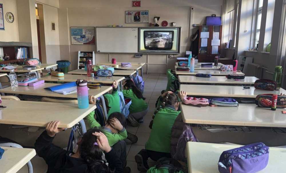 Okullarda Anma Programı Düzenlendi