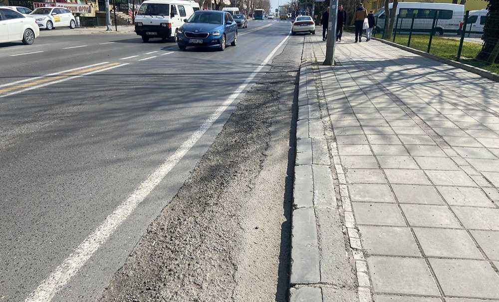 Omurtak Caddesi Asfaltlanması Bekliyor