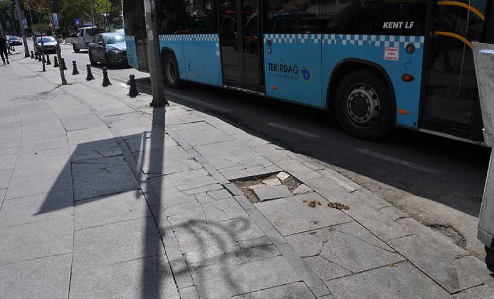 Omurtak Caddesi'ne Yakışmayan Görüntüler