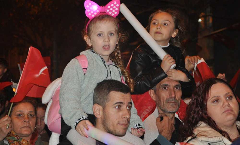 On Binler Cumhuriyet İçin Yürüdü