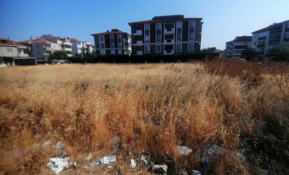 Otluk Alanlar Yangın Tehlikesi Saçıyor