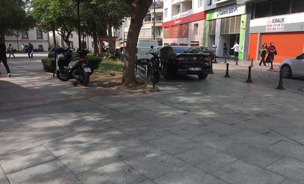 Otoparklar Yetersiz, Araçlar Kaldırımlarda