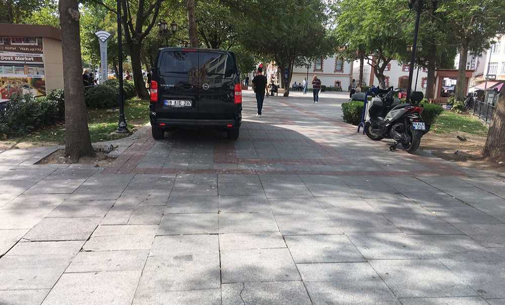 Otoparklar Yetersiz, Araçlar Kaldırımlarda