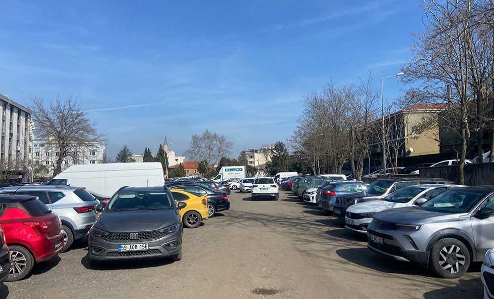 Otoparkta Başıboşluk Dikkat Çekiyor