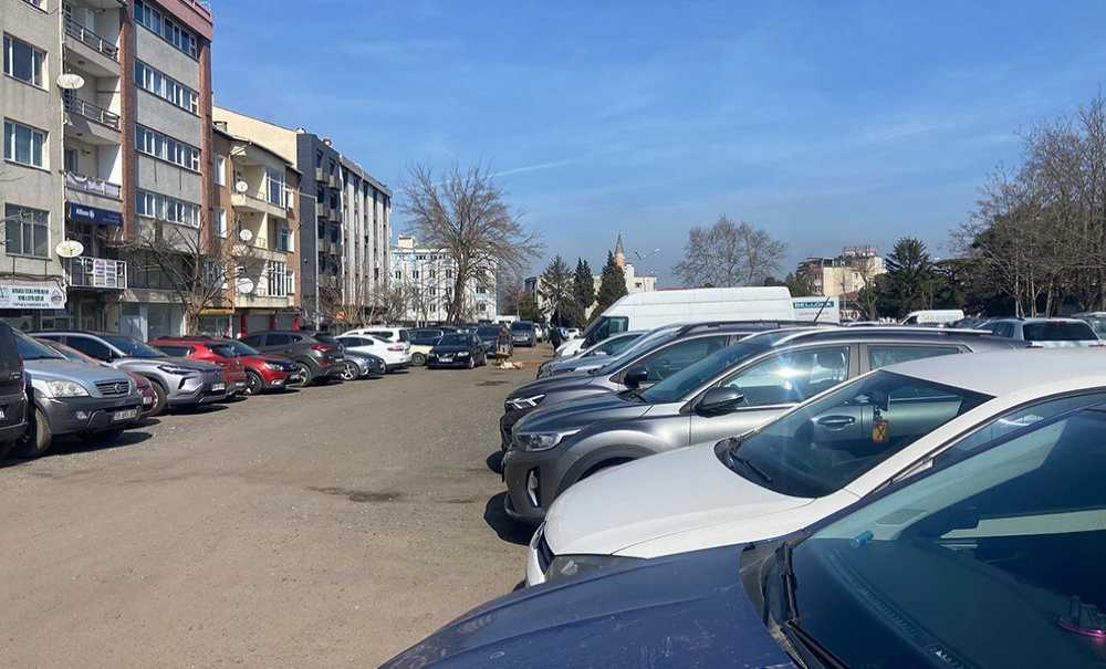 Otoparkta Başıboşluk Dikkat Çekiyor