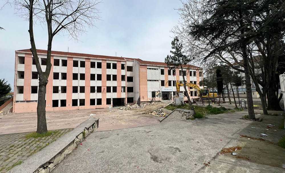 Özel İdare İlkokulu'nda Yıkım Başladı