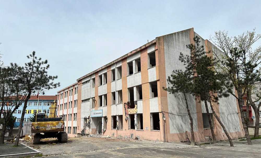 Özel İdare İlkokulu'nda Yıkım Başladı