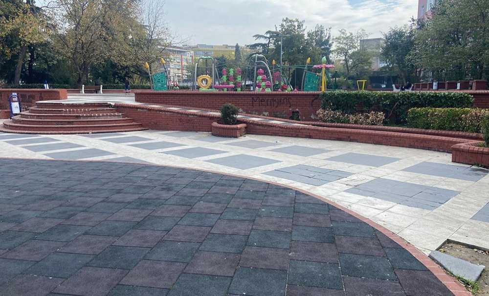 Parklardaki Eksikler Giderilmeyi Bekliyor