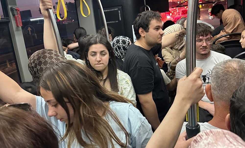 Pikniğe Ve Sahile Gidenler Otobüs Çilesi Yaşadı