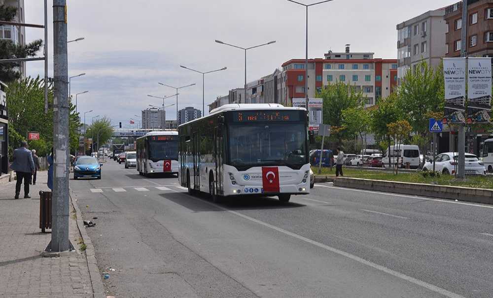 Pikniğe Ve Sahile Gidenler Otobüs Çilesi Yaşadı